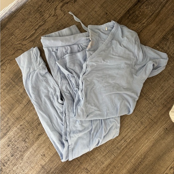 Posh Peanut Other - Posh Peanut Women’s Lounge Wear Set Bamboo